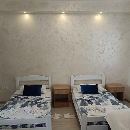 Matija Airport Apartment Mitrovici  Bagian luar foto