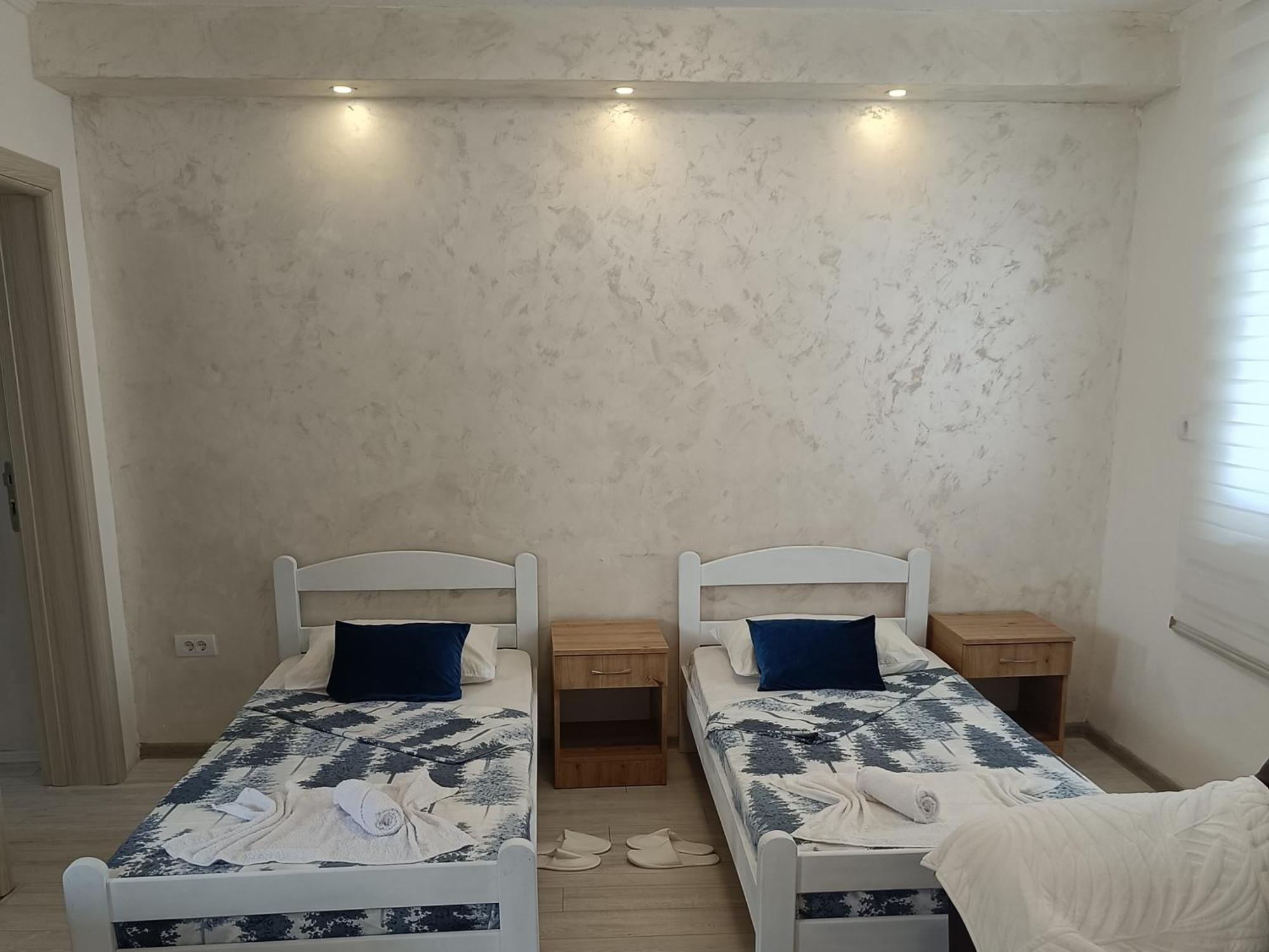 Matija Airport Apartment Mitrovici  Bagian luar foto