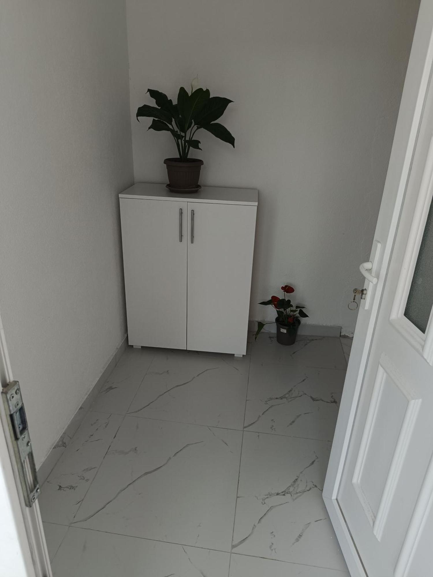 Matija Airport Apartment Mitrovici  Bagian luar foto