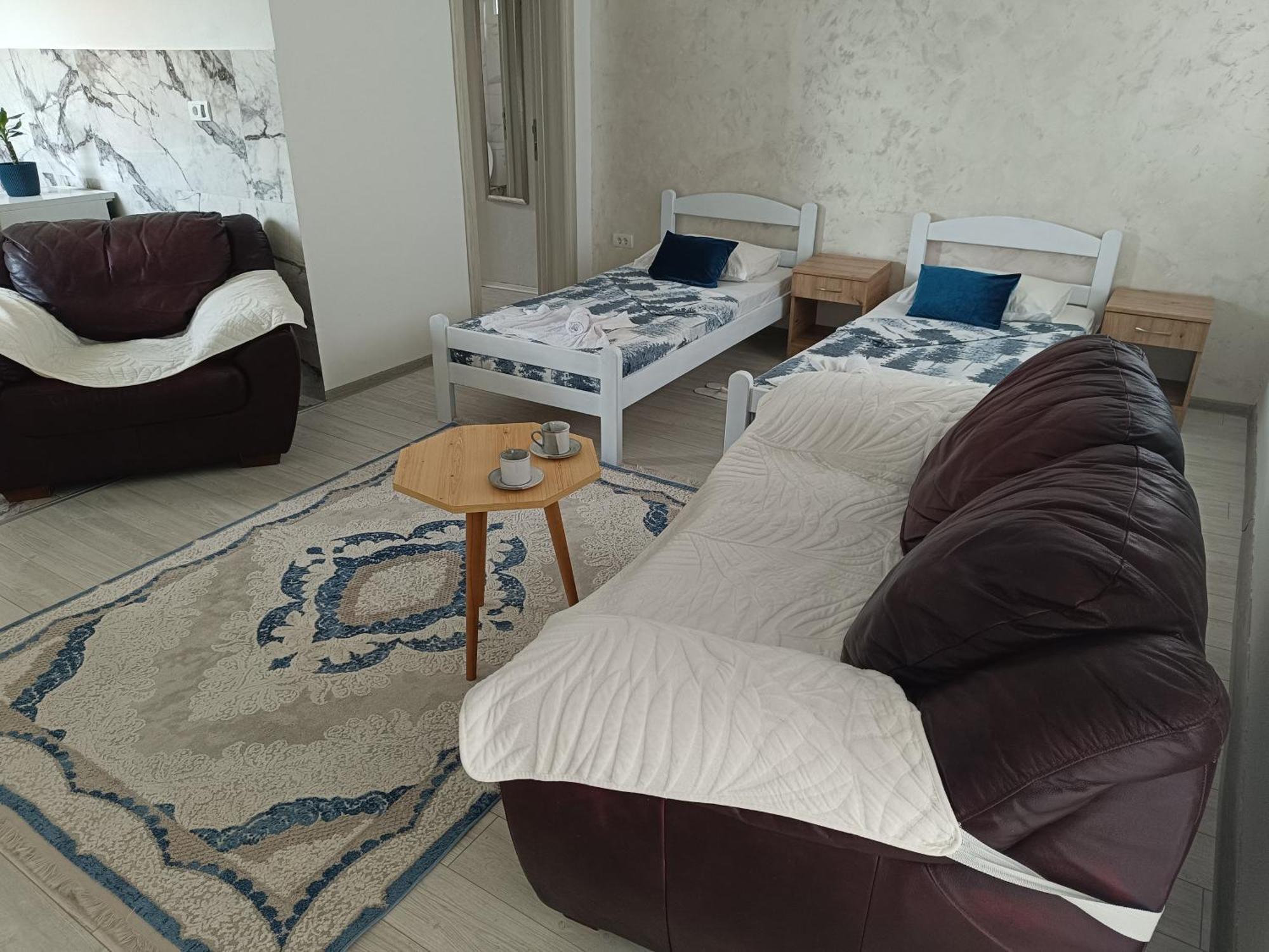 Matija Airport Apartment Mitrovici  Bagian luar foto