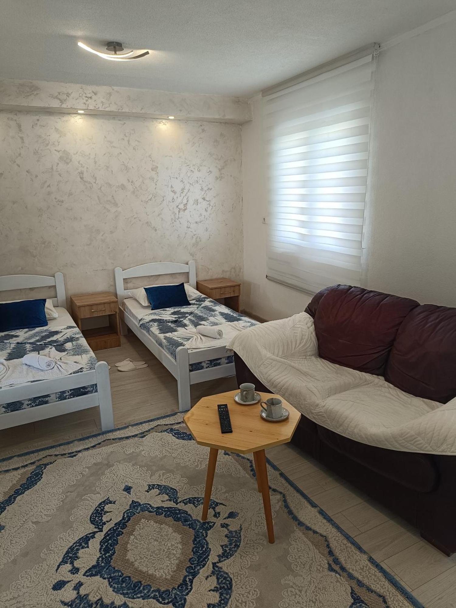Matija Airport Apartment Mitrovici  Bagian luar foto